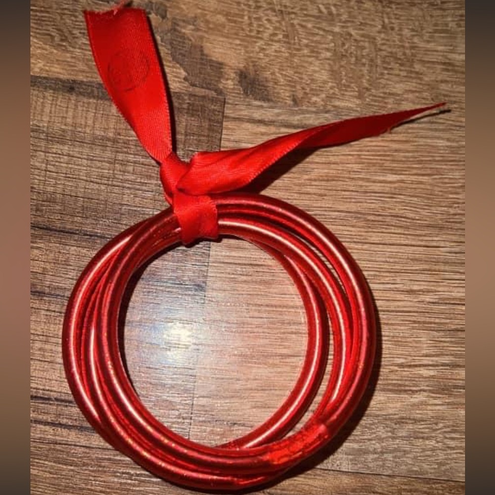 Elegant Red Bangle Bracelet Set